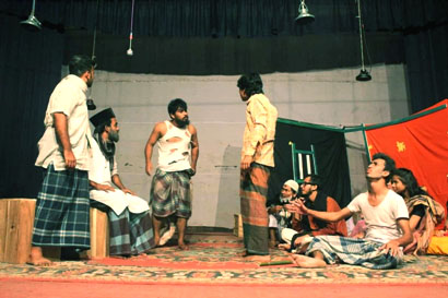 চিত্র:ComillaUniversityTheatre.jpg