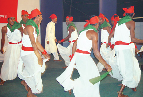 চিত্র:JariDance.jpg