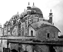 চিত্র:KartalabKhansMosque.jpg