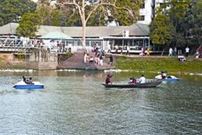 চিত্র:DhanmondiLake.jpg