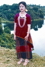 চিত্র:TribalCultureTripuraWoman.jpg