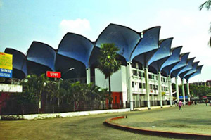 চিত্র:KamalapurRailwayStation.jpg