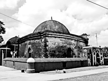 চিত্র:KhanJahanAliTomb.jpg