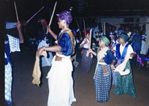 চিত্র:KhasiDance.jpg