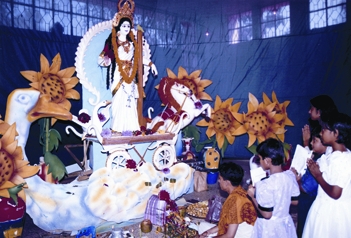 চিত্র:SaraswatiPuja.jpg
