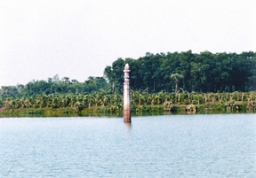 চিত্র:DibarDighi KaivartaPillar.jpg