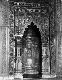 চিত্র:KusumbaMosqueMihrab.jpg