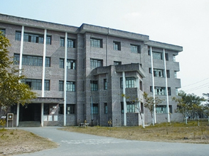 চিত্র:ShahjalaUniversityAcademicBulding.jpg