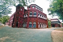 চিত্র:CentralRailwayBuildingChiggagong.jpg